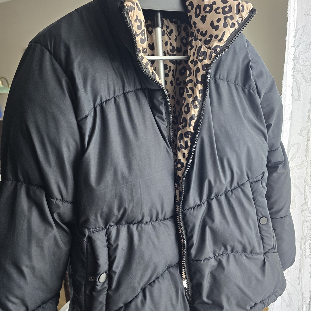 Reversible Black Puffer Jacket with Leopard-Print Lining